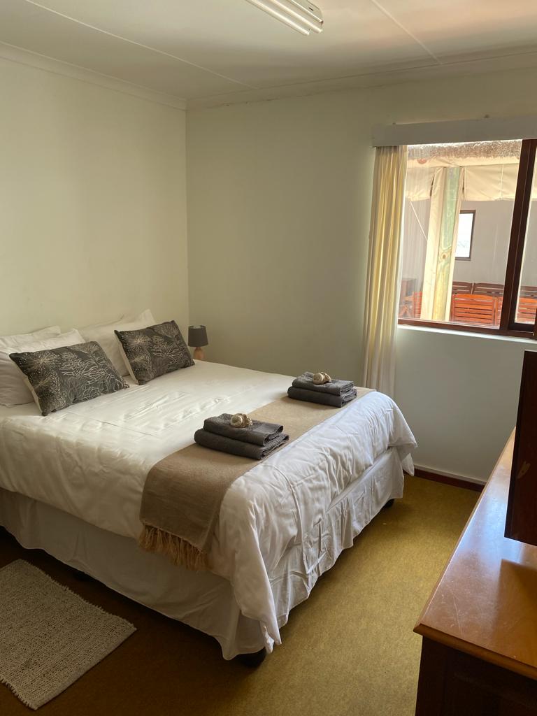 To Let 6 Bedroom Property for Rent in Stilbaai Wes Western Cape